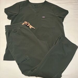 Figs Women’s Scrub Set.